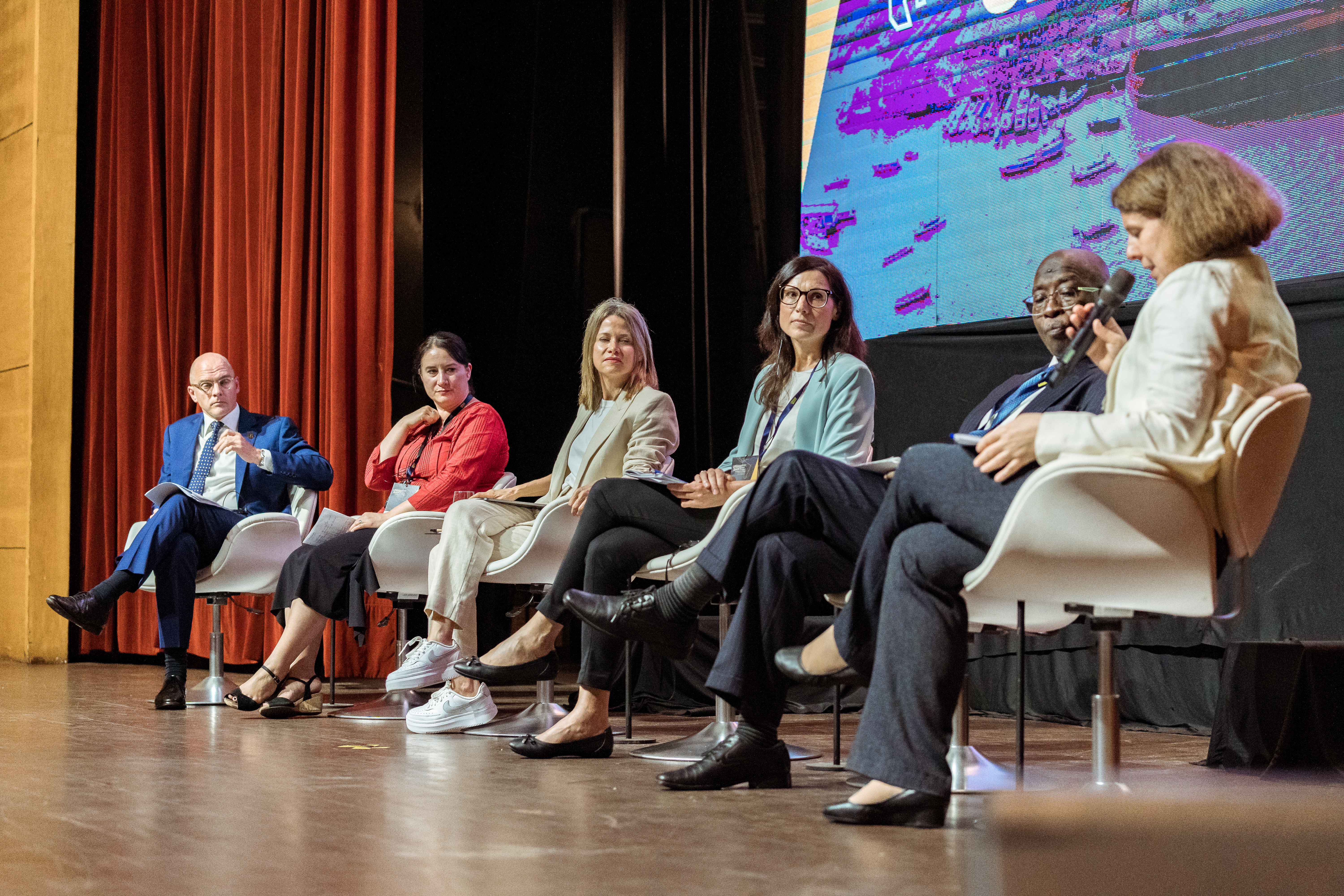 um painel só com mulheres durante o fórum urbanshift da américa latina