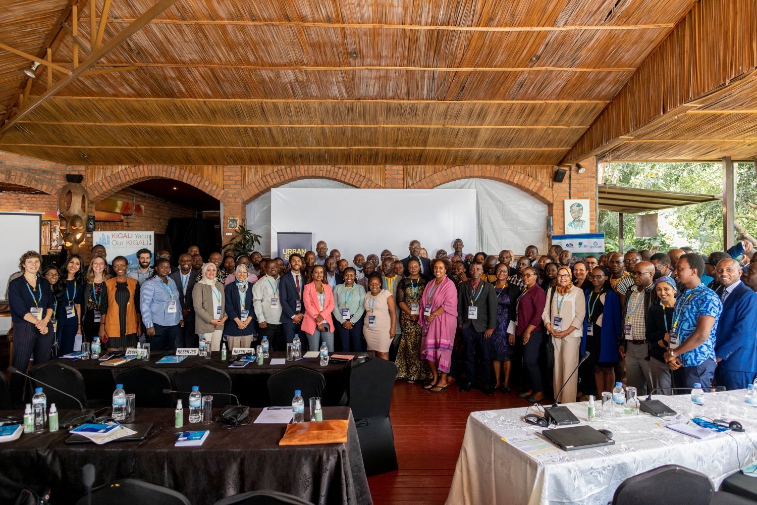 Foto de grupo dos participantes no site UrbanShift Kigali Academia da Cidade
