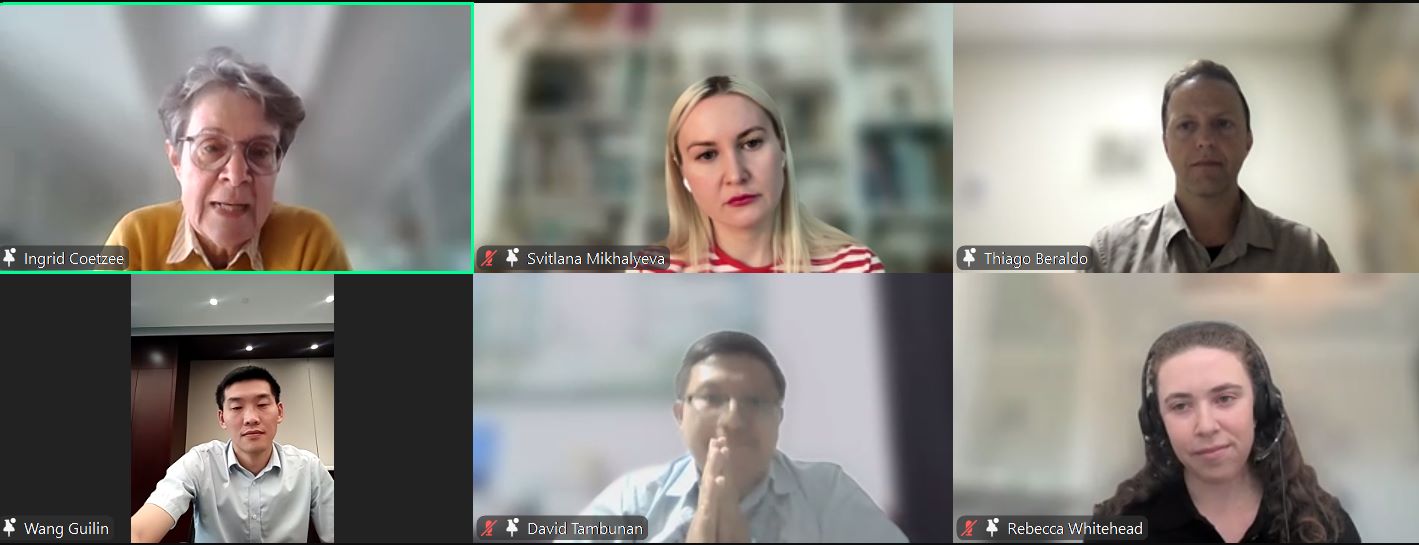 Uma captura de tela dos palestrantes do webinar UrbanShift "Natureza - Turismo positivo: Liderança local no equilíbrio entre conservação e crescimento econômico".