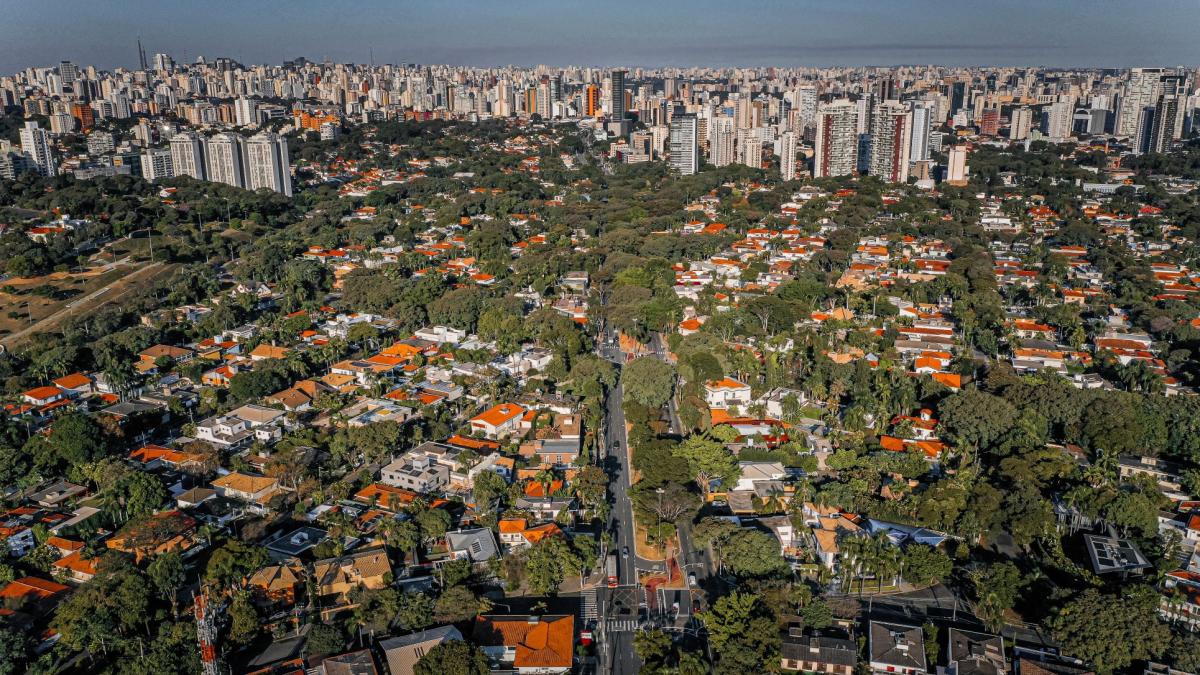 Cidade verde, florestada no Brasil