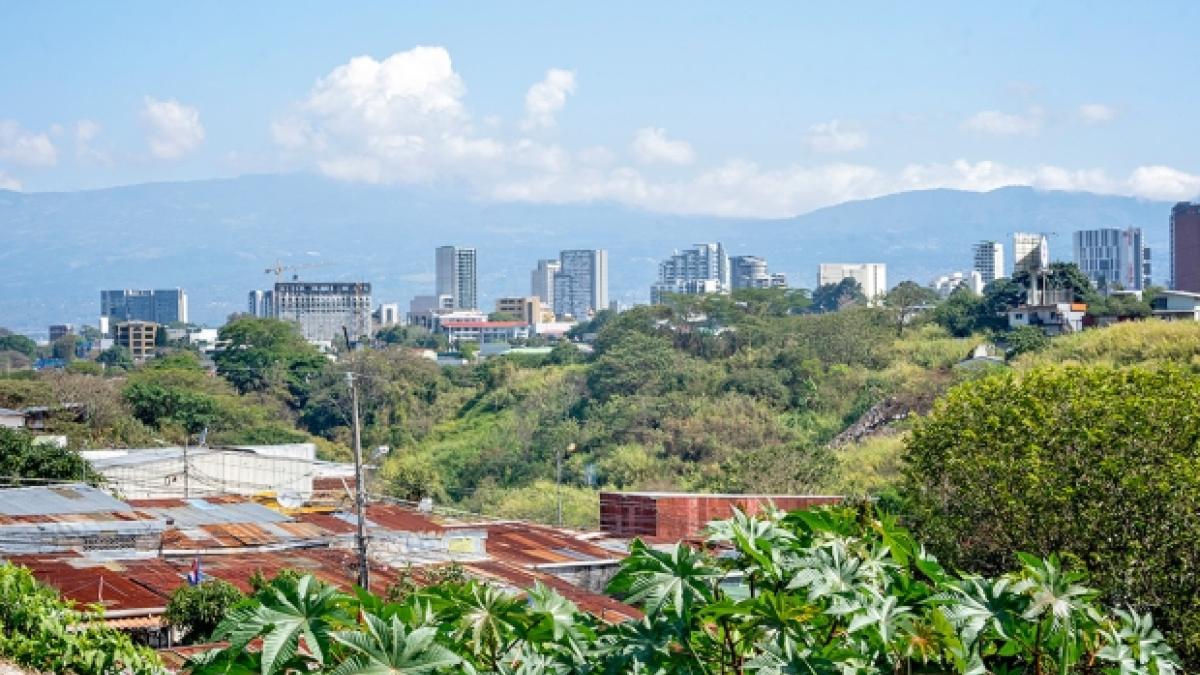 O parque em La Guapil com o horizonte de San Jose ao fundo