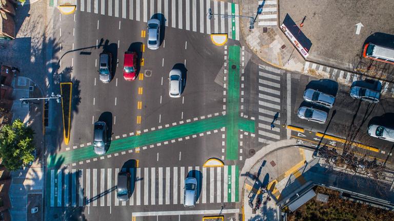 vista aérea de uma rua em buenos aires, argentina